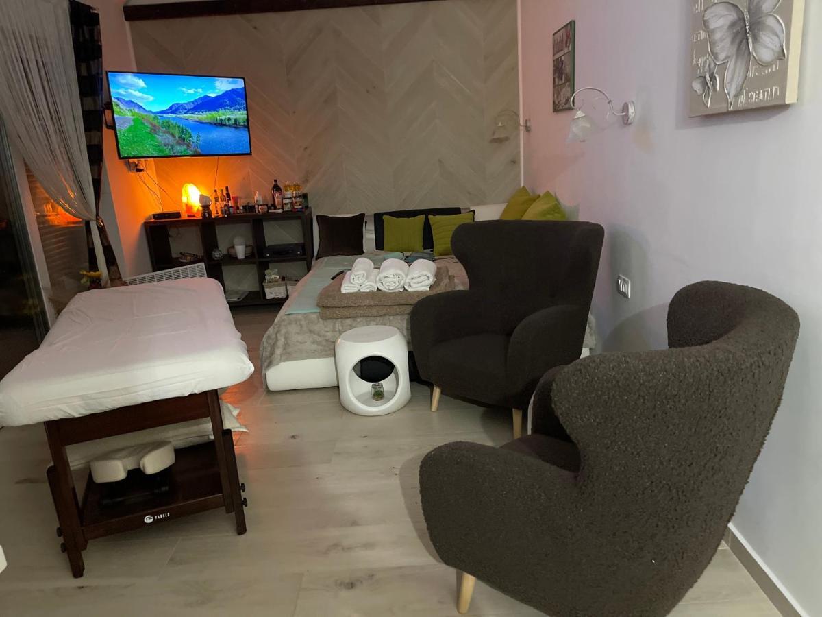 Regina Delux Apartman Gyula Εξωτερικό φωτογραφία