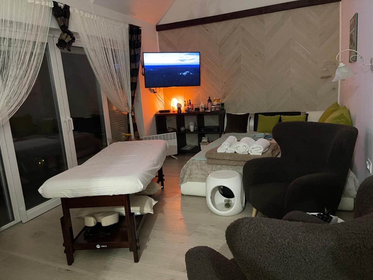 Regina Delux Apartman Gyula Εξωτερικό φωτογραφία
