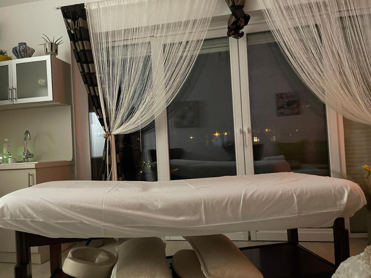Regina Delux Apartman Gyula Εξωτερικό φωτογραφία