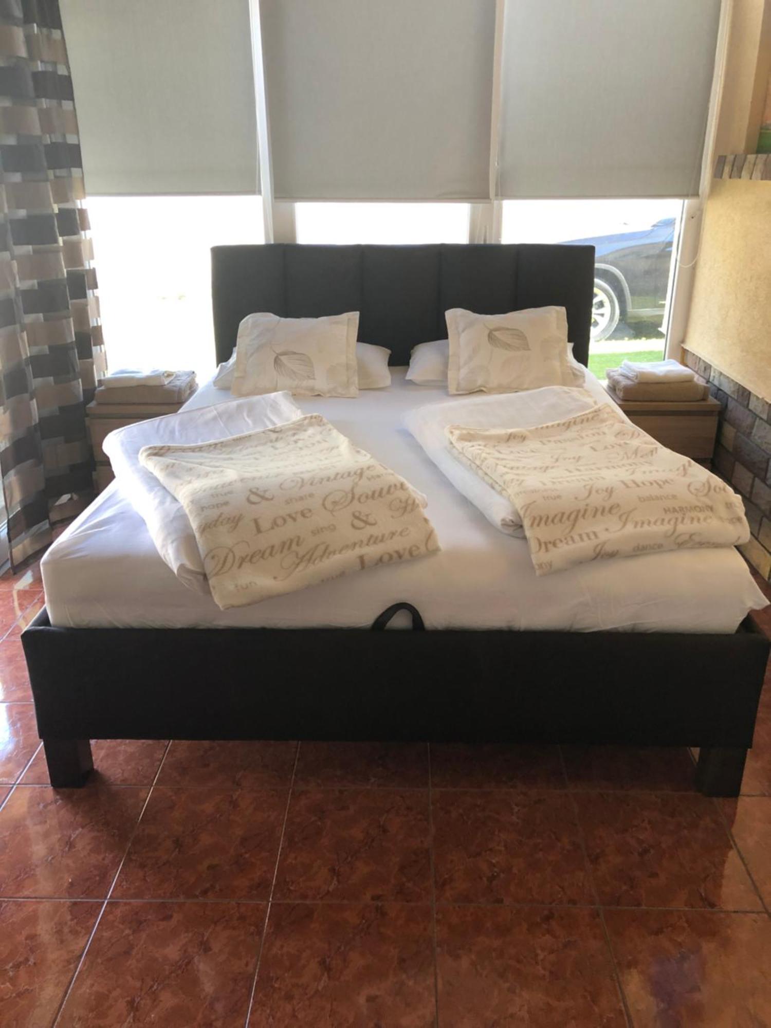 Regina Delux Apartman Gyula Εξωτερικό φωτογραφία