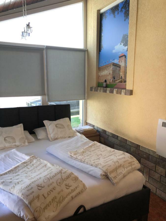 Regina Delux Apartman Gyula Εξωτερικό φωτογραφία