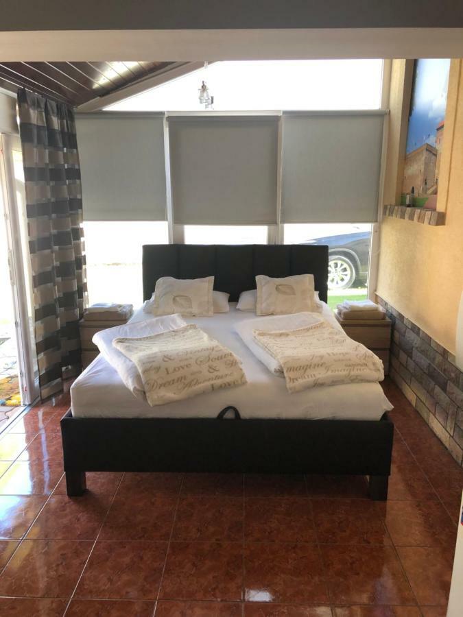 Regina Delux Apartman Gyula Εξωτερικό φωτογραφία